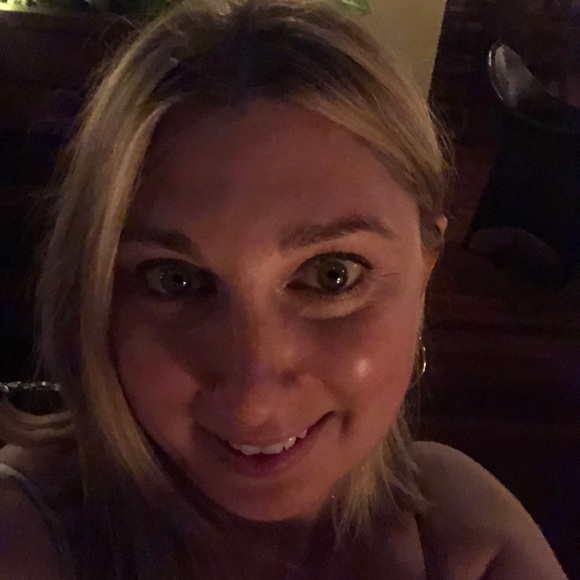 Meet your Posher, Lisa - Picture 1 of 1